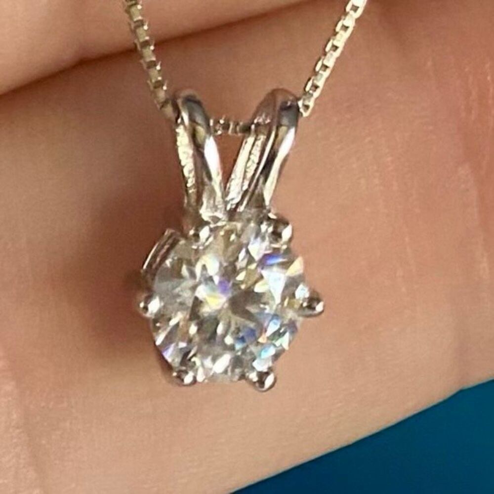 ATA 2 Stunning 1 Ct Moissanite Diamond w/ 18” Sterling Chain